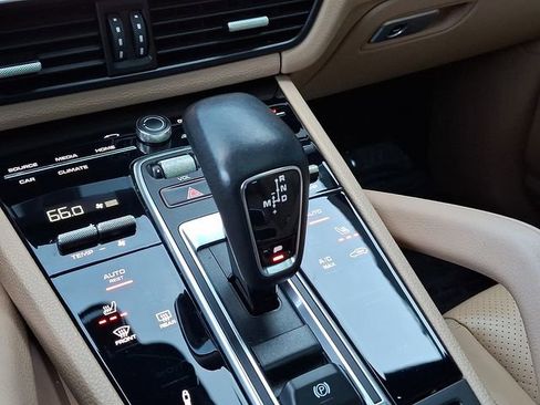 Certified 2023 Porsche Cayenne Platinum Edition image 20