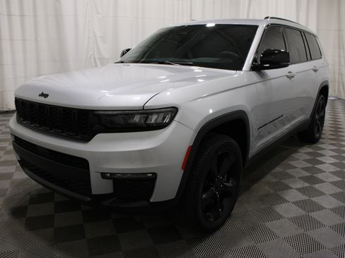 Used 2024 Jeep Grand Cherokee L Limited w/ Black Appearance Package AWD/4WD image 39
