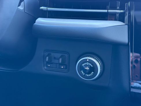 New 2026 Lincoln Navigator L Reserve w/ Jet Appearance Package AWD/4WD image 26