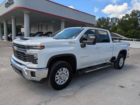 Used 2024 Chevrolet Silverado 2500 LT AWD/4WD image 8
