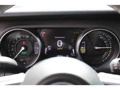 Used 2023 Jeep Wrangler Unlimited Sahara w/ Cold Weather Group AWD/4WD image 18