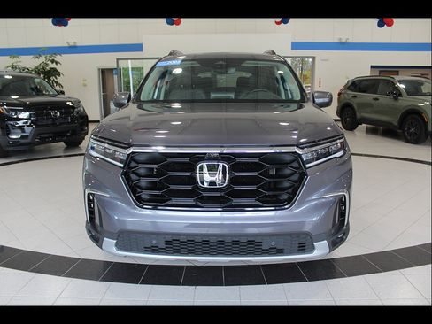 Certified 2023 Honda Pilot Elite image 2
