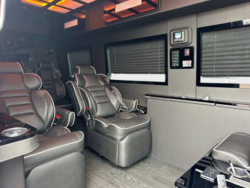 Used 2025 Mercedes-Benz Sprinter 3500 image 13