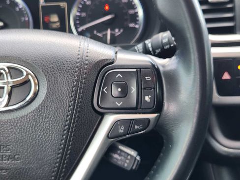 Used 2019 Toyota Highlander XLE FWD image 28