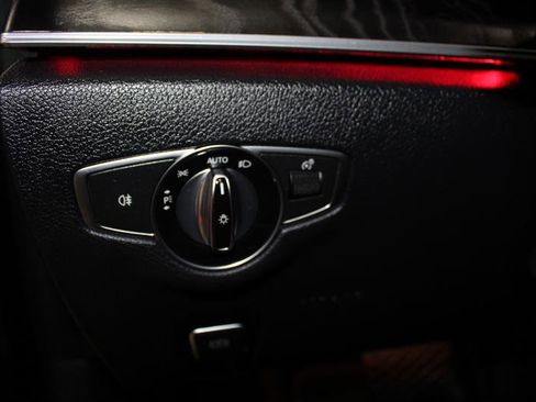 Used 2017 Mercedes-Benz E 300 4MATIC image 19