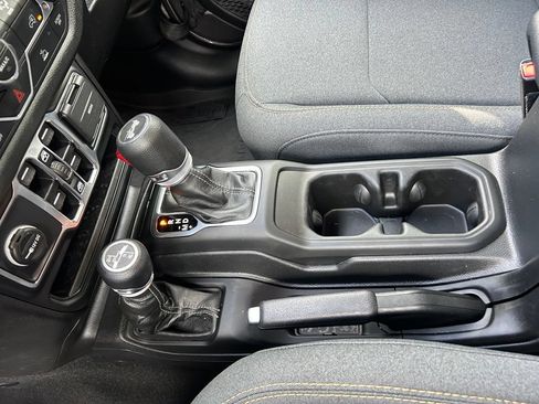 Used 2025 Jeep Wrangler Unlimited Sport AWD/4WD image 34