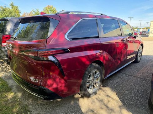 Used 2021 Toyota Sienna Platinum AWD/4WD image 5