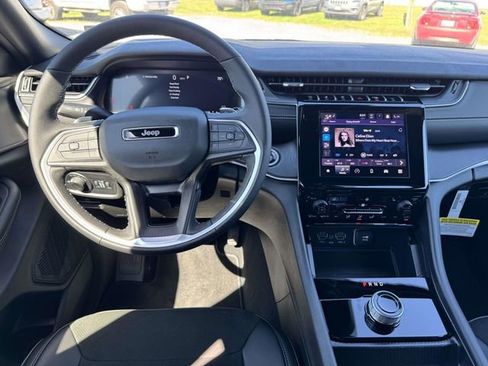 New 2025 Jeep Grand Cherokee Altitude image 2