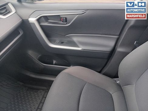 Used 2025 Toyota RAV4 LE AWD/4WD image 9