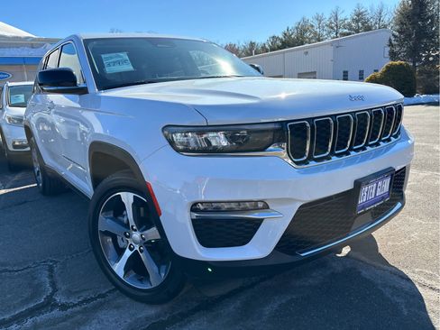 Used 2023 Jeep Grand Cherokee Limited image 2