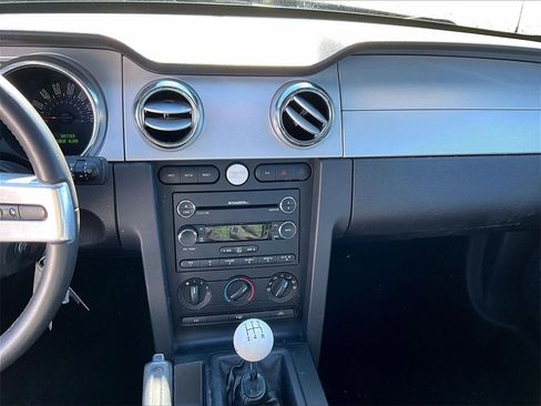 Used 2009 Ford Mustang GT Premium image 27