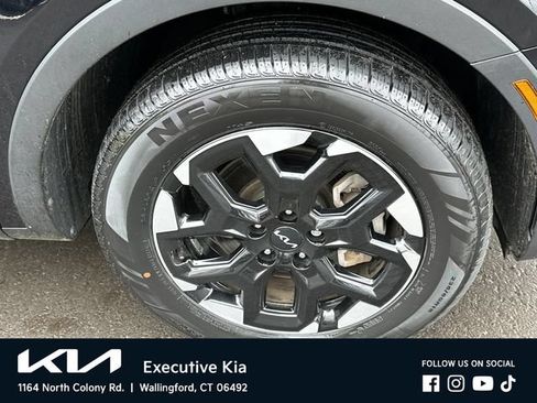 Certified 2024 Kia Sorento S w/ Panoramic Sunroof Package AWD/4WD image 7
