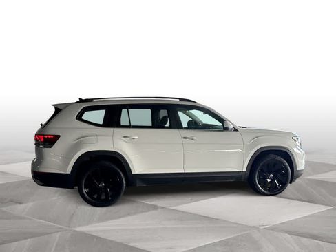 Certified 2024 Volkswagen Atlas SE FWD image 9