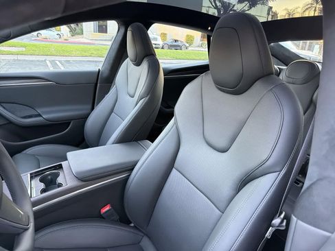 Used 2025 Tesla Model S image 25