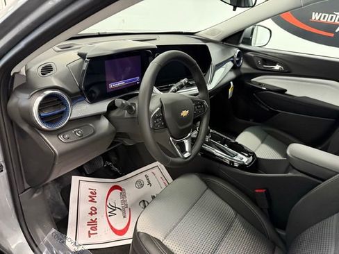 New 2026 Chevrolet Trax LT w/ LT Convenience Package image 12