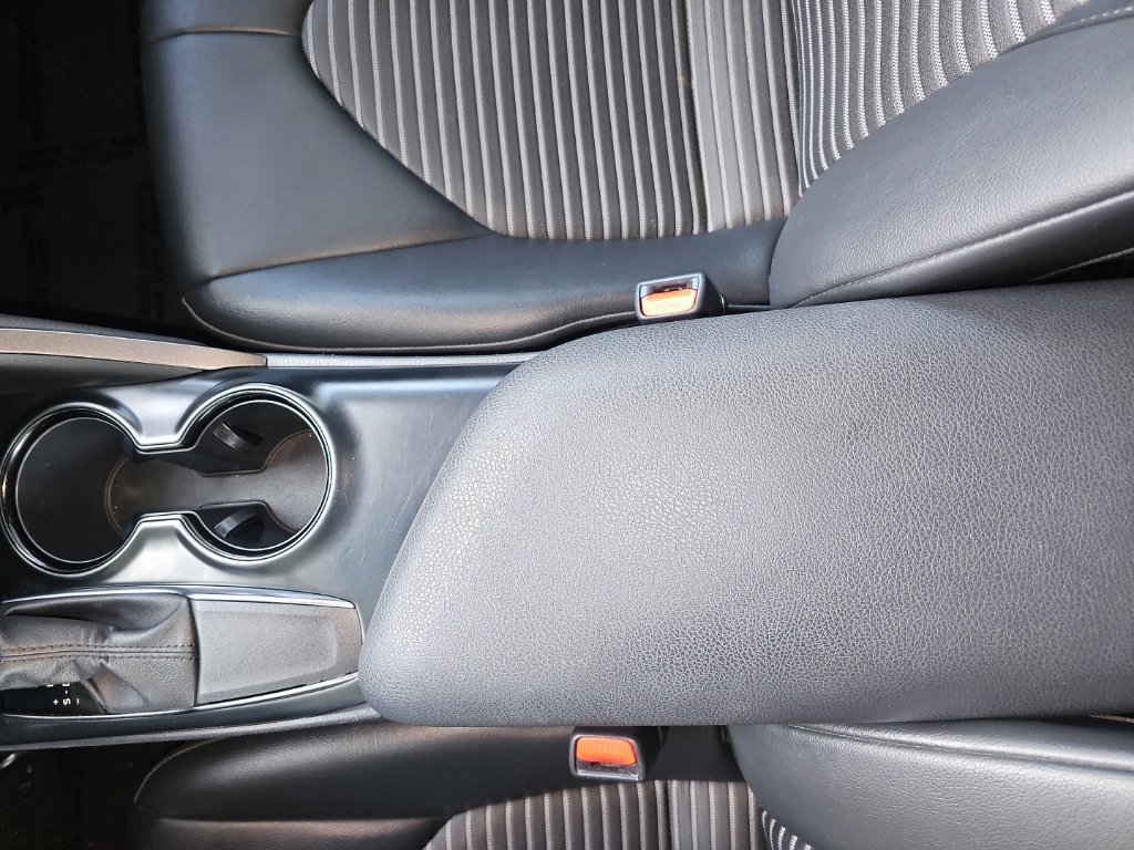Used 2020 Toyota Camry SE FWD image 26