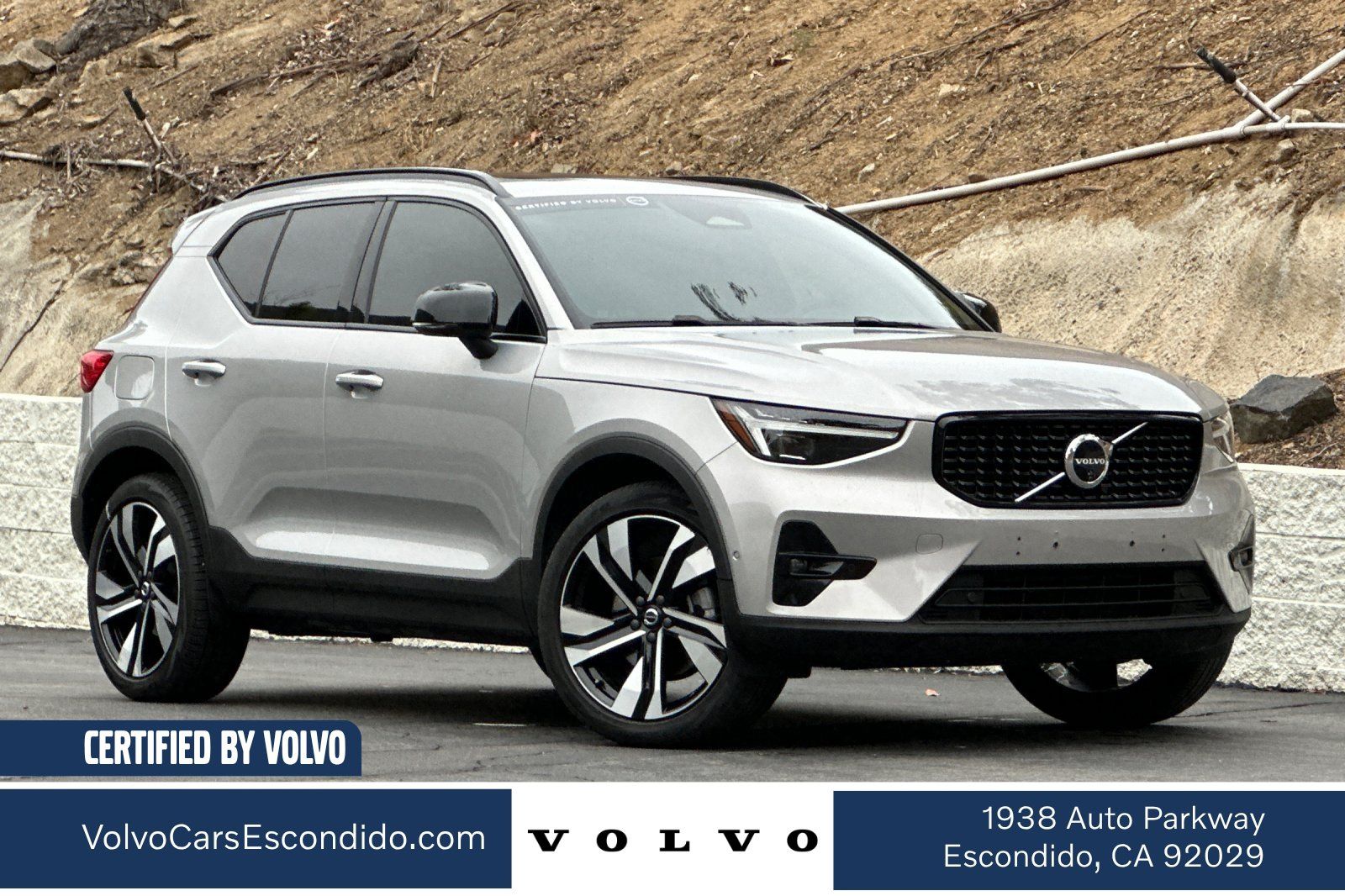 Certified 2024 Volvo XC40 B5 Plus w/ Climate Package AWD/4WD image 1