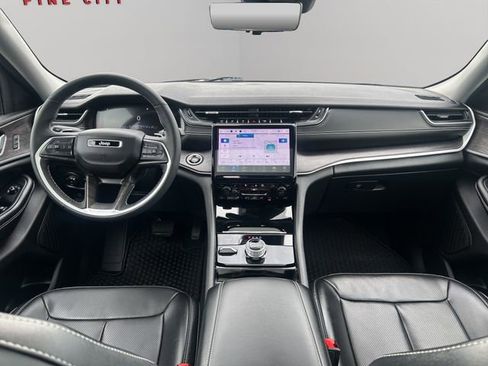 Used 2023 Jeep Grand Cherokee L Limited w/ Luxury Tech Group II image 16