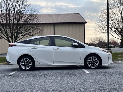Used 2016 Toyota Prius Three Touring image 8