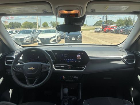 Used 2025 Chevrolet TrailBlazer LT w/ Driver Confidence Package AWD/4WD image 32