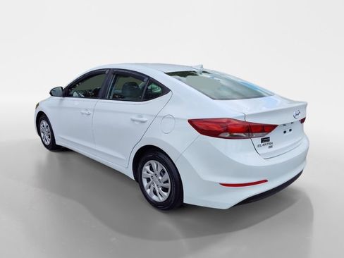 Used 2017 Hyundai Elantra SE image 4