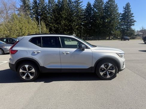Used 2023 Volvo XC40 B5 Plus w/ Driver Assist Package image 5