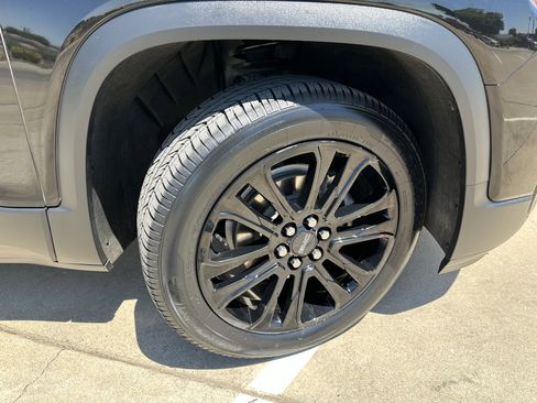 Used 2023 GMC Acadia SLE w/ Driver Convenience Package image 6