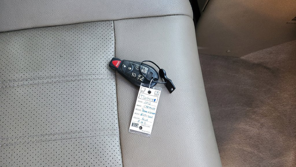 Used 2012 Chrysler Town & Country Touring-L w/ Entertainment Group #2 FWD image 41