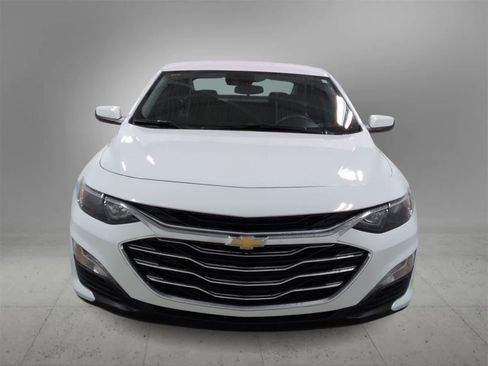 Used 2025 Chevrolet Malibu LT image 3