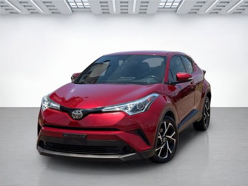 Used 2018 Toyota C-HR XLE FWD image 3