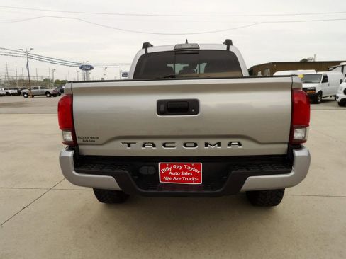 Used 2018 Toyota Tacoma TRD Off-Road image 6