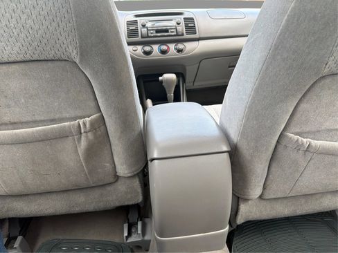 Used 2004 Toyota Camry FWD image 21