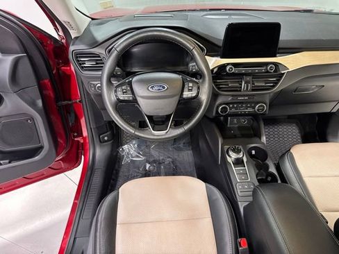 Used 2021 Ford Escape Titanium w/ Titanium Elite Package AWD/4WD image 18