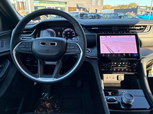 New 2025 Jeep Grand Cherokee Limited w/ Luxury Tech Group II image 14
