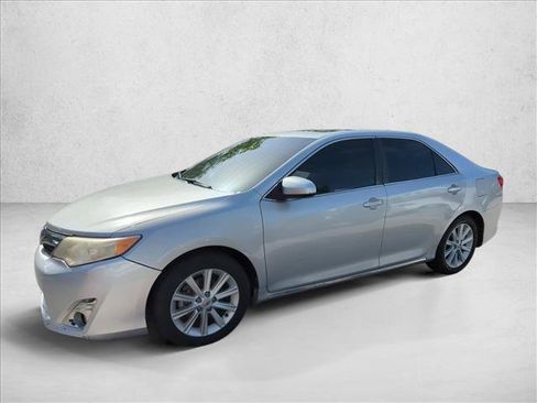 Used 2014 Toyota Camry XLE FWD image 5