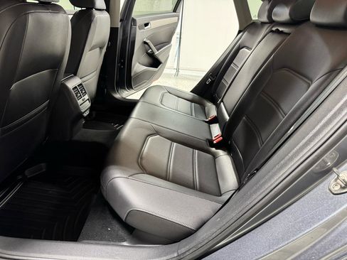 Used 2022 Volkswagen Passat 2.0T SE image 18