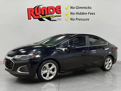 Used 2019 Chevrolet Cruze Premier image 1