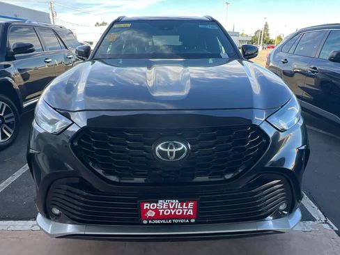Used 2025 Toyota Highlander XSE AWD/4WD image 2