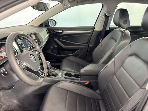 Used 2021 Volkswagen Jetta SE w/ SE Cold Weather Package FWD image 5
