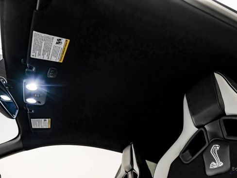 Used 2022 Ford Mustang Shelby GT500 w/ Carbon Fiber Track Pack image 31