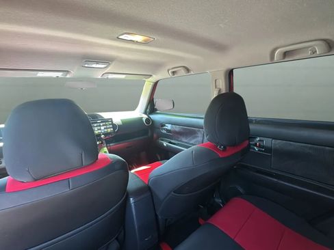 Used 2014 Scion xB FWD image 23