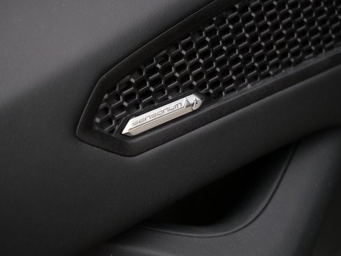 Used 2024 Lamborghini Huracan EVO image 21