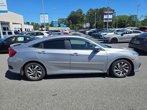 Used 2017 Honda Civic EX image 4