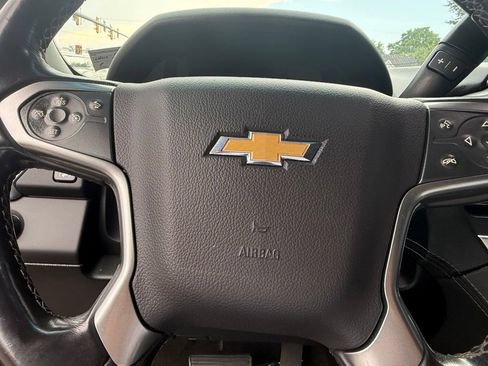 Used 2018 Chevrolet Suburban LT AWD/4WD image 17