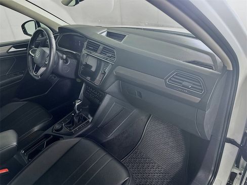 Used 2022 Volkswagen Tiguan SE image 30