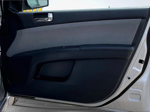 Used 2012 Nissan Sentra 2.0 SR w/ Special Edition Pkg FWD image 31