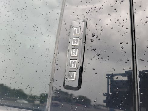 Used 2019 Ford F150 XLT w/ Equipment Group 302A Luxury AWD/4WD image 13