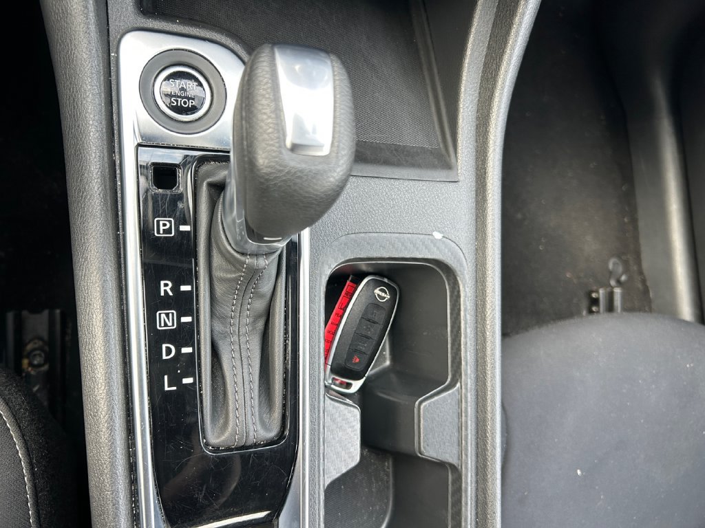Used 2025 Nissan Sentra SV FWD image 30