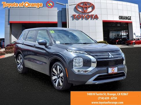Used 2025 Mitsubishi Outlander SE AWD/4WD image 1