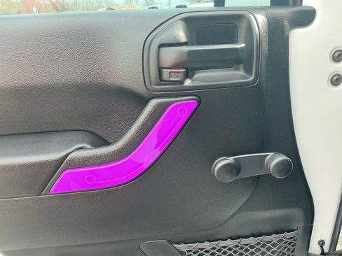 Used 2017 Jeep Wrangler Unlimited Sport w/ Connectivity Group image 16